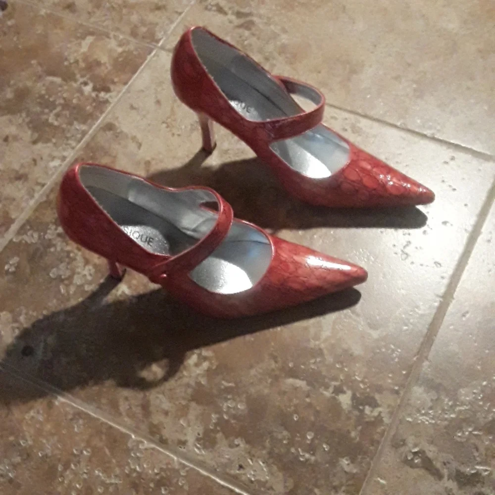 Red Shoes - Picture 2 of 8